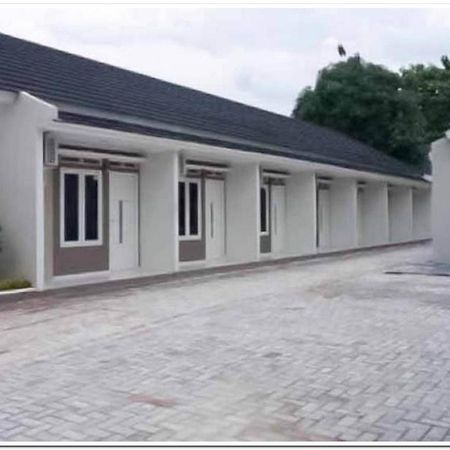 Syukur Guesthouse Syariah Near Exit Toll Cikopo Redpartner Cikampek Exterior foto